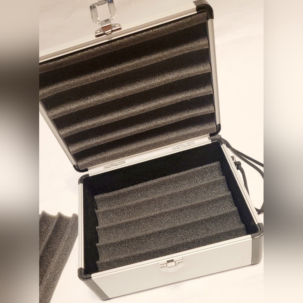 Thompson Aluminum Cigar Carrying Case - Picture 6 of 7